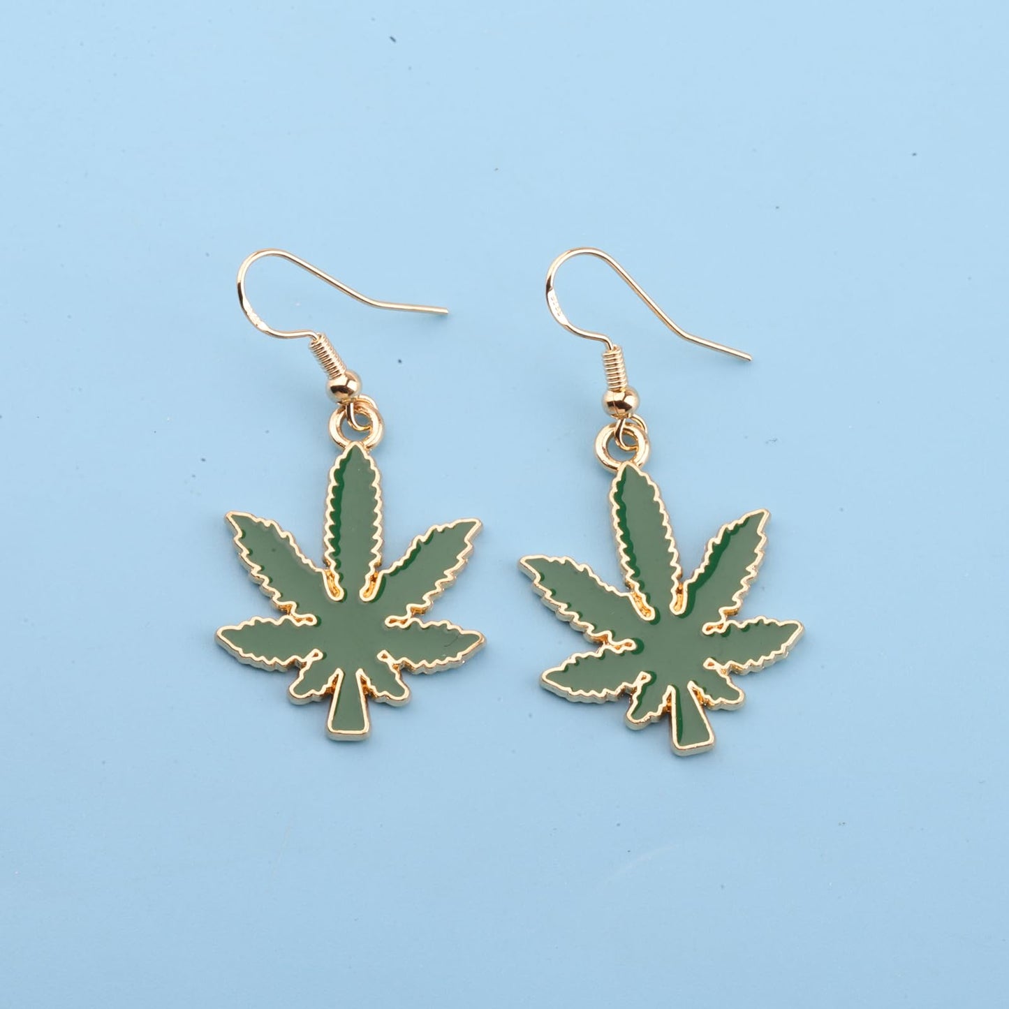 FUSTMW Marijuana Leaf Necklace Marijuana Weed Gifts Green Marijuana Pot Leaf Pendant Charm Necklace Jewelry for Women Men